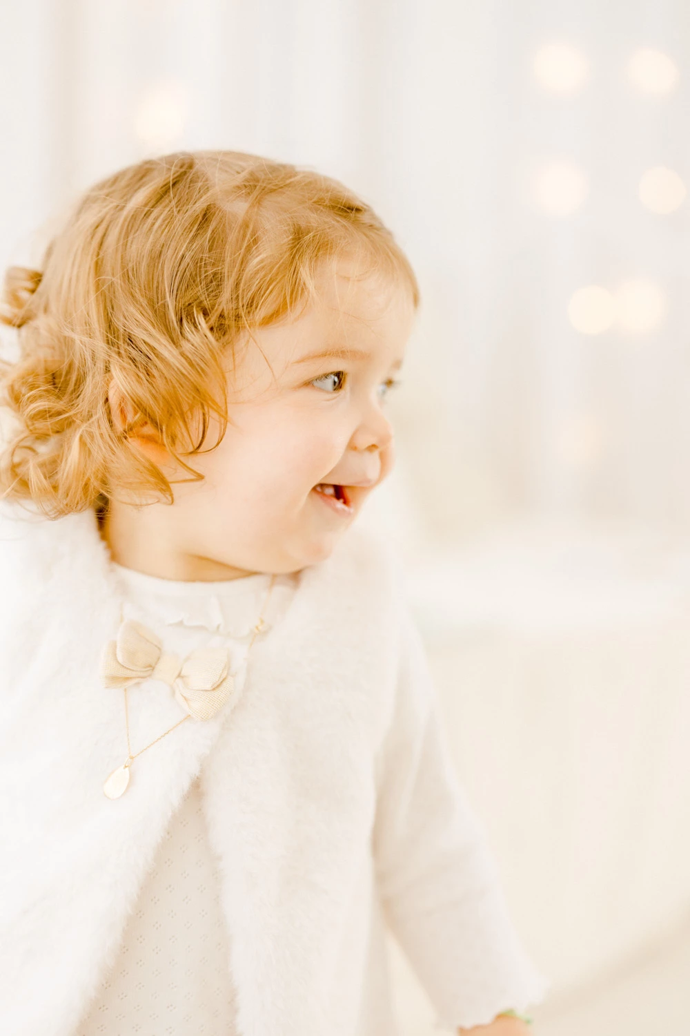 enfant bonheur rose sourire beige